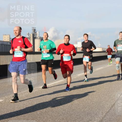 03.10.2025 - Köhlbrandbrückenlauf Lena Gebhardt http://msf.ph/oto/9110441 03.10.2025 09:41:37 Position 2 3491, 3705 meine-sportfotos.de