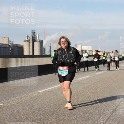 03.10.2025 - Köhlbrandbrückenlauf Lena Gebhardt http://msf.ph/oto/9110447 03.10.2025 10:15:07 Position 2 3319 meine-sportfotos.de