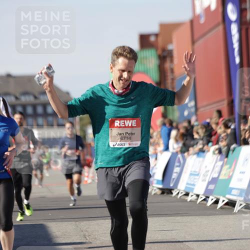03.10.2025 - Köhlbrandbrückenlauf Jannik Wohlers http://msf.ph/oto/9110448 03.10.2025 13:00:25 Ziel 4163, 4172, 4250, 4275, 6236, 6490, 6707, 6714, 6760 meine-sportfotos.de