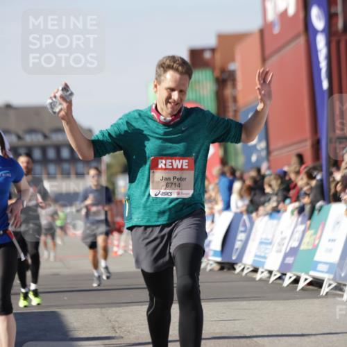 03.10.2025 - Köhlbrandbrückenlauf Jannik Wohlers http://msf.ph/oto/9110457 03.10.2025 13:00:25 Ziel 4163, 4172, 4250, 4275, 6236, 6490, 6707, 6714, 6760 meine-sportfotos.de