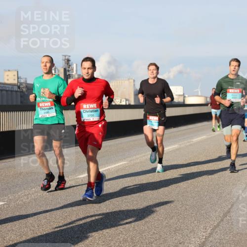03.10.2025 - Köhlbrandbrückenlauf Lena Gebhardt http://msf.ph/oto/9110470 03.10.2025 09:41:38 Position 2 3491, 3185, 3705, 3763 meine-sportfotos.de