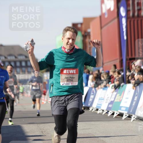 03.10.2025 - Köhlbrandbrückenlauf Jannik Wohlers http://msf.ph/oto/9110476 03.10.2025 13:00:25 Ziel 4163, 4172, 4250, 4275, 6236, 6490, 6707, 6714, 6760 meine-sportfotos.de