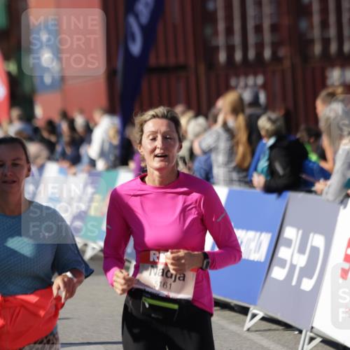 03.10.2025 - Köhlbrandbrückenlauf Jannik Wohlers http://msf.ph/oto/9110481 03.10.2025 13:30:10 Ziel 4459, 5038, 5079, 5151, 5153, 5161, 5369, 5398 meine-sportfotos.de