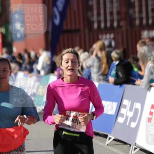 03.10.2025 - Köhlbrandbrückenlauf Jannik Wohlers http://msf.ph/oto/9110487 03.10.2025 13:30:10 Ziel 4459, 5038, 5079, 5151, 5153, 5161, 5369, 5398 meine-sportfotos.de