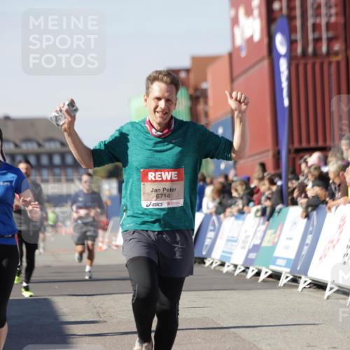 03.10.2025 - Köhlbrandbrückenlauf Jannik Wohlers http://msf.ph/oto/9110491 03.10.2025 13:00:26 Ziel 4163, 4172, 4250, 4275, 4622, 4850, 5664, 6236, 6490, 6707, 6714, 6760 meine-sportfotos.de