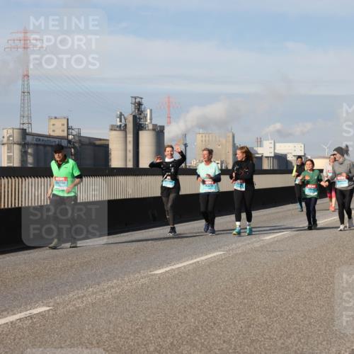 03.10.2025 - Köhlbrandbrückenlauf Lena Gebhardt http://msf.ph/oto/9110495 03.10.2025 10:15:11 Position 2  meine-sportfotos.de