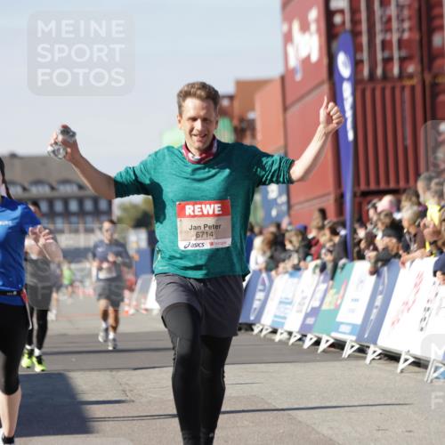 03.10.2025 - Köhlbrandbrückenlauf Jannik Wohlers http://msf.ph/oto/9110499 03.10.2025 13:00:26 Ziel 4163, 4172, 4250, 4275, 4622, 4850, 5664, 6236, 6490, 6707, 6714, 6760 meine-sportfotos.de