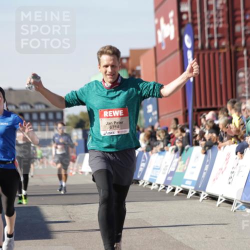 03.10.2025 - Köhlbrandbrückenlauf Jannik Wohlers http://msf.ph/oto/9110503 03.10.2025 13:00:26 Ziel 4163, 4172, 4250, 4275, 4622, 4850, 5664, 6236, 6490, 6707, 6714, 6760 meine-sportfotos.de