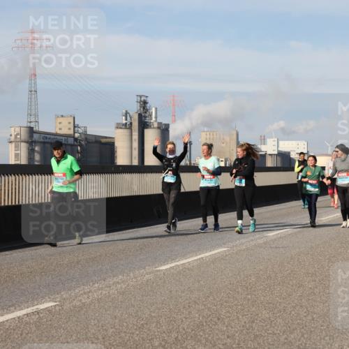 03.10.2025 - Köhlbrandbrückenlauf Lena Gebhardt http://msf.ph/oto/9110515 03.10.2025 10:15:11 Position 2  meine-sportfotos.de