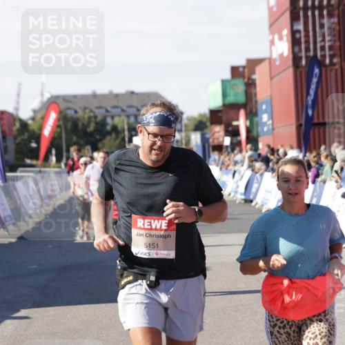 03.10.2025 - Köhlbrandbrückenlauf Jannik Wohlers http://msf.ph/oto/9110517 03.10.2025 13:30:11 Ziel 4459, 5038, 5079, 5151, 5153, 5161, 5398 meine-sportfotos.de
