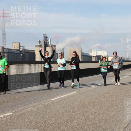 03.10.2025 - Köhlbrandbrückenlauf Lena Gebhardt http://msf.ph/oto/9110523 03.10.2025 10:15:12 Position 2  meine-sportfotos.de