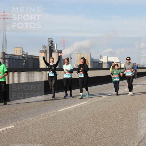03.10.2025 - Köhlbrandbrückenlauf Lena Gebhardt http://msf.ph/oto/9110533 03.10.2025 10:15:12 Position 2  meine-sportfotos.de