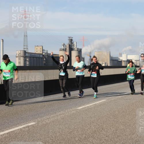 03.10.2025 - Köhlbrandbrückenlauf Lena Gebhardt http://msf.ph/oto/9110542 03.10.2025 10:15:12 Position 2  meine-sportfotos.de