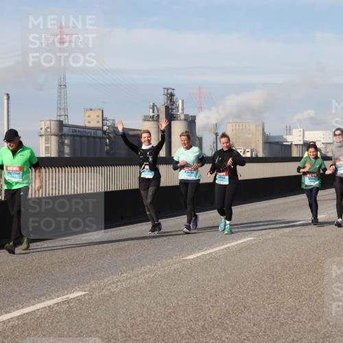03.10.2025 - Köhlbrandbrückenlauf Lena Gebhardt http://msf.ph/oto/9110550 03.10.2025 10:15:12 Position 2 2463 meine-sportfotos.de