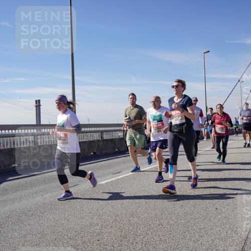 03.10.2025 - Köhlbrandbrückenlauf Michael Burmester http://msf.ph/oto/9110551 03.10.2025 12:52:55 Position 2 5003 meine-sportfotos.de