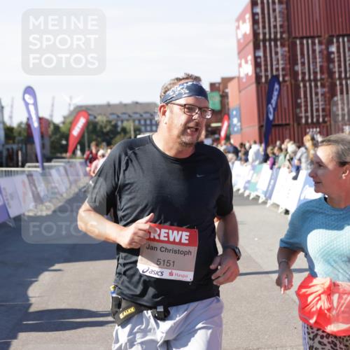 03.10.2025 - Köhlbrandbrückenlauf Jannik Wohlers http://msf.ph/oto/9110572 03.10.2025 13:30:13 Ziel 4459, 5038, 5079, 5151, 5153, 5161, 5174, 5398, 6219 meine-sportfotos.de