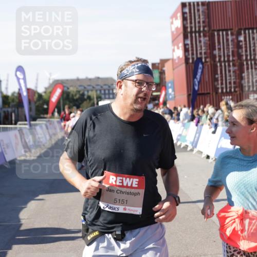 03.10.2025 - Köhlbrandbrückenlauf Jannik Wohlers http://msf.ph/oto/9110580 03.10.2025 13:30:13 Ziel 4459, 5038, 5079, 5151, 5153, 5161, 5174, 5398, 6219 meine-sportfotos.de
