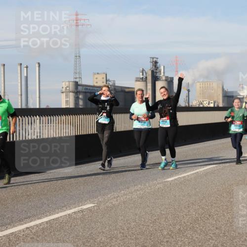 03.10.2025 - Köhlbrandbrückenlauf Lena Gebhardt http://msf.ph/oto/9110581 03.10.2025 10:15:13 Position 2 2453, 2927 meine-sportfotos.de
