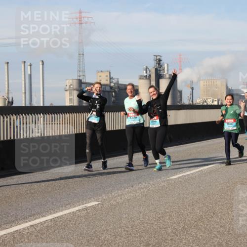 03.10.2025 - Köhlbrandbrückenlauf Lena Gebhardt http://msf.ph/oto/9110589 03.10.2025 10:15:13 Position 2 2453 meine-sportfotos.de