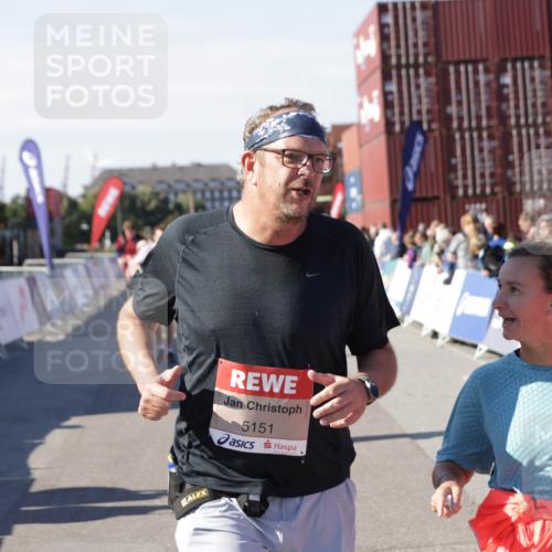 03.10.2025 - Köhlbrandbrückenlauf Jannik Wohlers http://msf.ph/oto/9110593 03.10.2025 13:30:13 Ziel 4459, 5038, 5079, 5151, 5153, 5161, 5174, 5398, 6219 meine-sportfotos.de