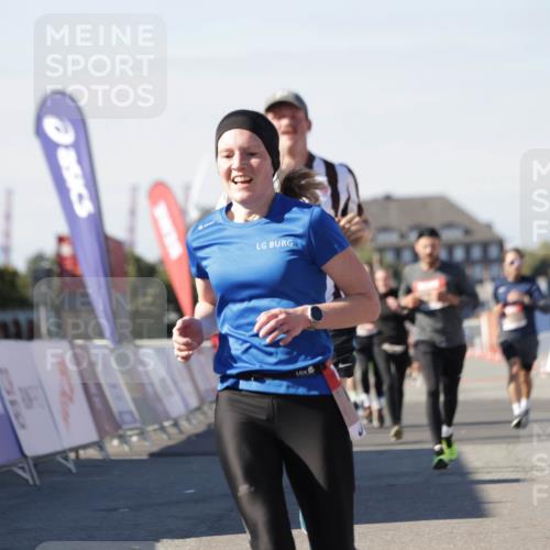 03.10.2025 - Köhlbrandbrückenlauf Jannik Wohlers http://msf.ph/oto/9110603 03.10.2025 13:00:27 Ziel 4163, 4172, 4250, 4275, 4622, 4850, 5664, 6236, 6490, 6707, 6714, 6760 meine-sportfotos.de