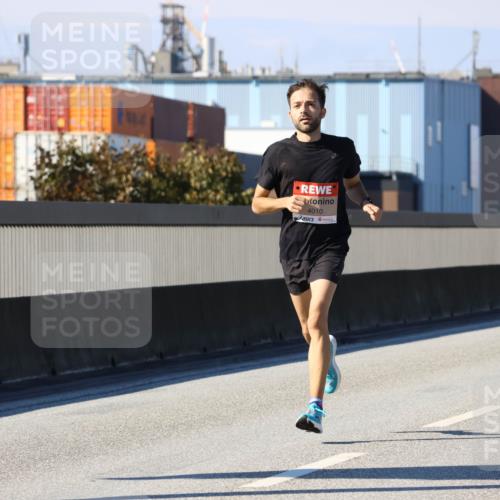 03.10.2025 - Köhlbrandbrückenlauf Strokosch-Dieckow http://msf.ph/oto/9110604 03.10.2025 12:35:25 Position 3 4010 meine-sportfotos.de