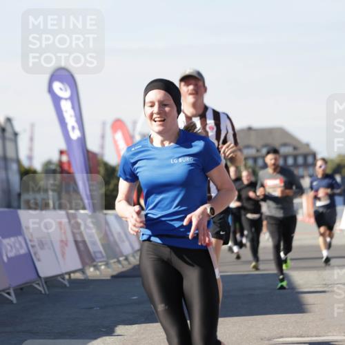 03.10.2025 - Köhlbrandbrückenlauf Jannik Wohlers http://msf.ph/oto/9110609 03.10.2025 13:00:27 Ziel 4163, 4172, 4250, 4275, 4622, 4850, 5664, 6236, 6490, 6707, 6714, 6760 meine-sportfotos.de