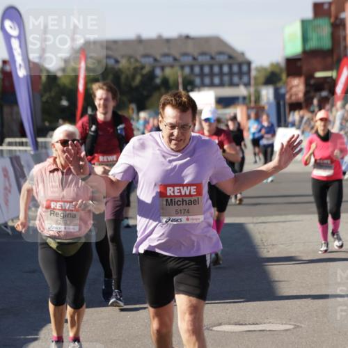 03.10.2025 - Köhlbrandbrückenlauf Jannik Wohlers http://msf.ph/oto/9110613 03.10.2025 13:30:18 Ziel 4823, 5038, 5079, 5151, 5153, 5157, 5161, 5174, 5233, 6219 meine-sportfotos.de