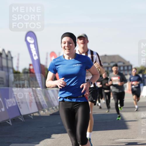 03.10.2025 - Köhlbrandbrückenlauf Jannik Wohlers http://msf.ph/oto/9110616 03.10.2025 13:00:27 Ziel 4163, 4172, 4250, 4275, 4622, 4850, 5664, 6236, 6490, 6707, 6714, 6760 meine-sportfotos.de