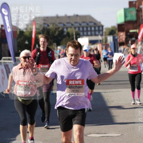 03.10.2025 - Köhlbrandbrückenlauf Jannik Wohlers http://msf.ph/oto/9110618 03.10.2025 13:30:18 Ziel 4823, 5038, 5079, 5151, 5153, 5157, 5161, 5174, 5233, 6219 meine-sportfotos.de