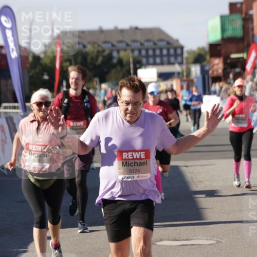 03.10.2025 - Köhlbrandbrückenlauf Jannik Wohlers http://msf.ph/oto/9110622 03.10.2025 13:30:18 Ziel 4823, 5038, 5079, 5151, 5153, 5157, 5161, 5174, 5233, 6219 meine-sportfotos.de