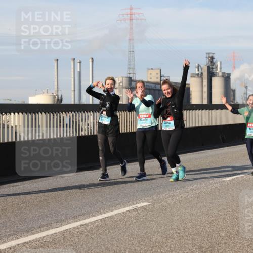 03.10.2025 - Köhlbrandbrückenlauf Lena Gebhardt http://msf.ph/oto/9110625 03.10.2025 10:15:14 Position 2 2453, 2927, 2898 meine-sportfotos.de