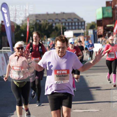 03.10.2025 - Köhlbrandbrückenlauf Jannik Wohlers http://msf.ph/oto/9110631 03.10.2025 13:30:18 Ziel 4823, 5038, 5079, 5151, 5153, 5157, 5161, 5174, 5233, 6219 meine-sportfotos.de