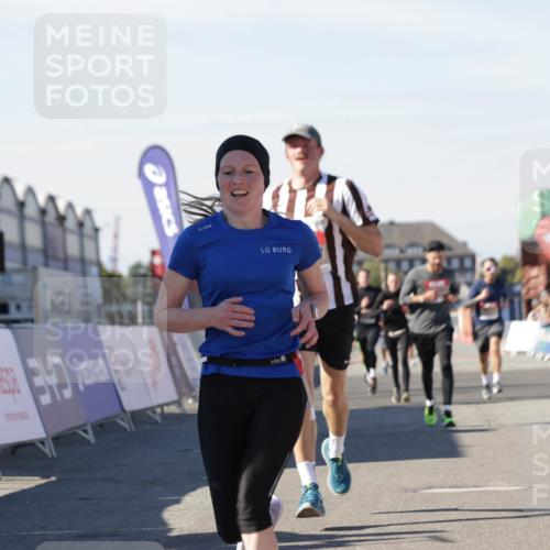 03.10.2025 - Köhlbrandbrückenlauf Jannik Wohlers http://msf.ph/oto/9110634 03.10.2025 13:00:27 Ziel 4163, 4172, 4250, 4275, 4622, 4850, 5664, 6236, 6490, 6707, 6714, 6760 meine-sportfotos.de