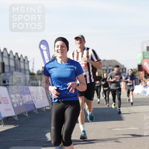 03.10.2025 - Köhlbrandbrückenlauf Jannik Wohlers http://msf.ph/oto/9110640 03.10.2025 13:00:27 Ziel 4163, 4172, 4250, 4275, 4622, 4850, 5664, 6236, 6490, 6707, 6714, 6760 meine-sportfotos.de