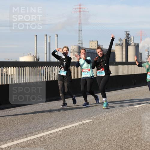 03.10.2025 - Köhlbrandbrückenlauf Lena Gebhardt http://msf.ph/oto/9110642 03.10.2025 10:15:14 Position 2 2453, 2923, 2927, 2926, 2899, 2898 meine-sportfotos.de