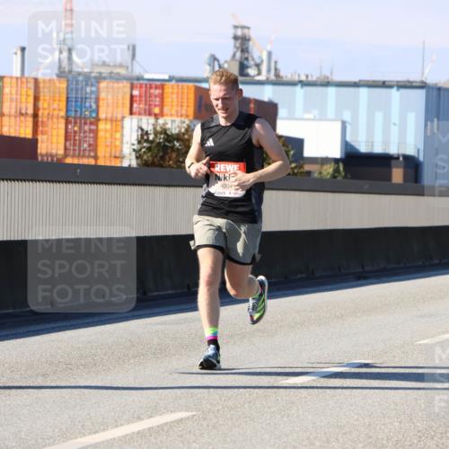 03.10.2025 - Köhlbrandbrückenlauf Strokosch-Dieckow http://msf.ph/oto/9110645 03.10.2025 12:35:32 Position 3 4004 meine-sportfotos.de