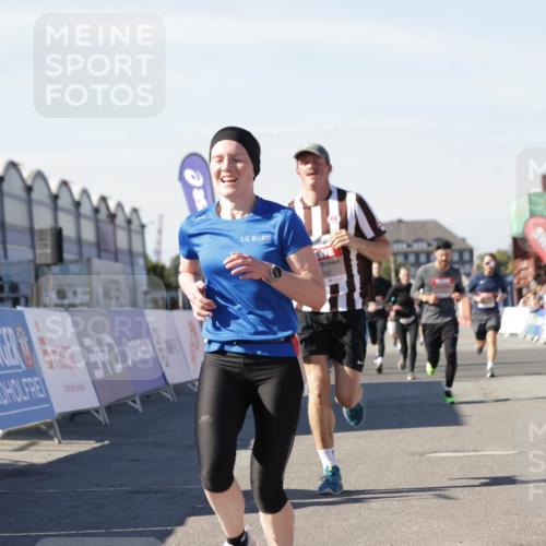 03.10.2025 - Köhlbrandbrückenlauf Jannik Wohlers http://msf.ph/oto/9110646 03.10.2025 13:00:28 Ziel 4163, 4172, 4250, 4275, 4622, 4850, 5664, 6236, 6490, 6707, 6714 meine-sportfotos.de