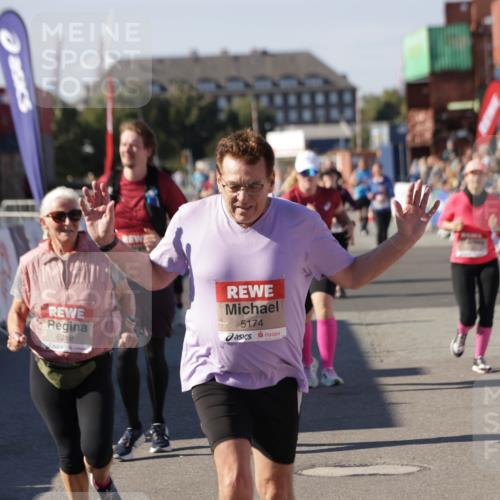 03.10.2025 - Köhlbrandbrückenlauf Jannik Wohlers http://msf.ph/oto/9110649 03.10.2025 13:30:18 Ziel 4823, 5038, 5079, 5151, 5153, 5157, 5161, 5174, 5233, 6219 meine-sportfotos.de