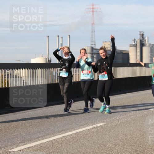 03.10.2025 - Köhlbrandbrückenlauf Lena Gebhardt http://msf.ph/oto/9110655 03.10.2025 10:15:14 Position 2 2927, 2899, 2926 meine-sportfotos.de