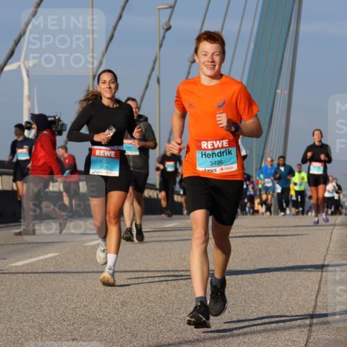 03.10.2025 - Köhlbrandbrückenlauf Strokosch-Dieckow http://msf.ph/oto/9110669 03.10.2025 09:42:39 Position 2 3825, 3496, 08 meine-sportfotos.de