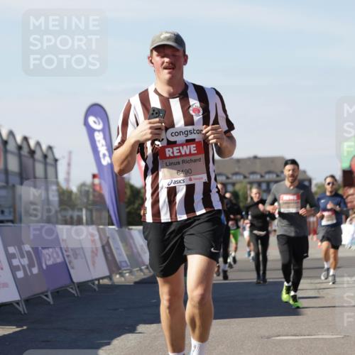03.10.2025 - Köhlbrandbrückenlauf Jannik Wohlers http://msf.ph/oto/9110690 03.10.2025 13:00:28 Ziel 4163, 4172, 4250, 4275, 4622, 4850, 5664, 6236, 6490, 6707, 6714 meine-sportfotos.de