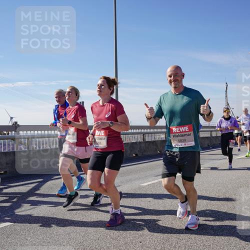 03.10.2025 - Köhlbrandbrückenlauf Michael Burmester http://msf.ph/oto/9110700 03.10.2025 12:53:02 Position 2 214, 5838, 5839 meine-sportfotos.de