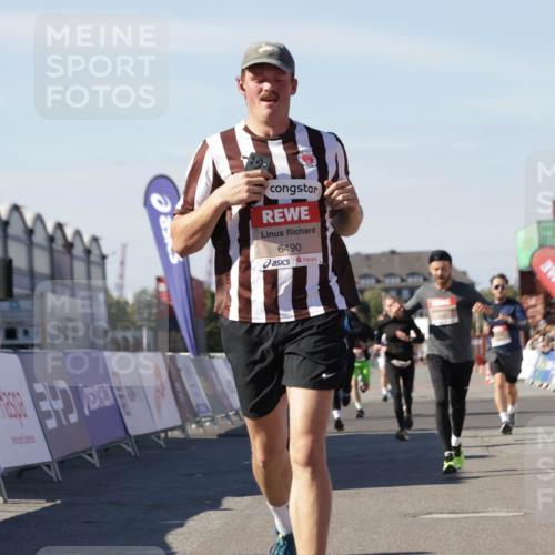 03.10.2025 - Köhlbrandbrückenlauf Jannik Wohlers http://msf.ph/oto/9110704 03.10.2025 13:00:28 Ziel 4163, 4172, 4250, 4275, 4622, 4850, 5664, 6236, 6490, 6707, 6714 meine-sportfotos.de