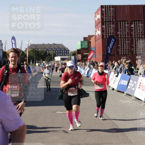 03.10.2025 - Köhlbrandbrückenlauf Jannik Wohlers http://msf.ph/oto/9110708 03.10.2025 13:30:21 Ziel 4823, 4927, 5017, 5038, 5060, 5079, 5151, 5153, 5157, 5161, 5174, 5233, 6078, 6219 meine-sportfotos.de