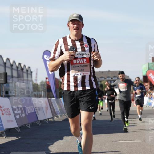03.10.2025 - Köhlbrandbrückenlauf Jannik Wohlers http://msf.ph/oto/9110711 03.10.2025 13:00:29 Ziel 4163, 4172, 4275, 4299, 4622, 4850, 5664, 6236, 6373, 6490, 6707, 6714 meine-sportfotos.de