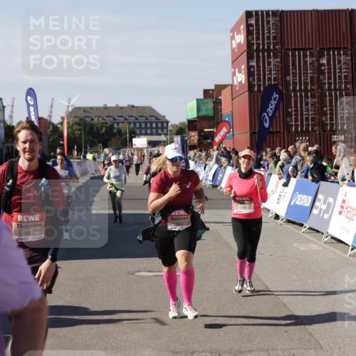 03.10.2025 - Köhlbrandbrückenlauf Jannik Wohlers http://msf.ph/oto/9110715 03.10.2025 13:30:21 Ziel 4823, 4927, 5017, 5038, 5060, 5079, 5151, 5153, 5157, 5161, 5174, 5233, 6078, 6219 meine-sportfotos.de