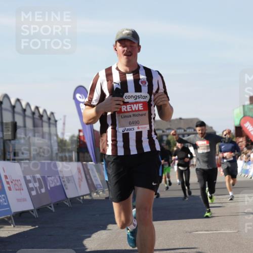 03.10.2025 - Köhlbrandbrückenlauf Jannik Wohlers http://msf.ph/oto/9110719 03.10.2025 13:00:29 Ziel 4163, 4172, 4275, 4299, 4622, 4850, 5664, 6236, 6373, 6490, 6707, 6714 meine-sportfotos.de