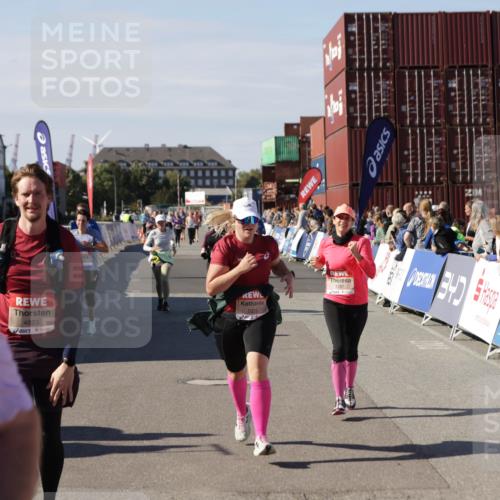 03.10.2025 - Köhlbrandbrückenlauf Jannik Wohlers http://msf.ph/oto/9110723 03.10.2025 13:30:21 Ziel 4823, 4927, 5017, 5038, 5060, 5079, 5151, 5153, 5157, 5161, 5174, 5233, 6078, 6219 meine-sportfotos.de