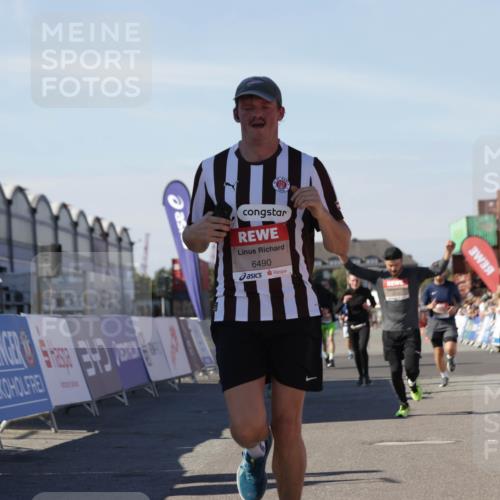 03.10.2025 - Köhlbrandbrückenlauf Jannik Wohlers http://msf.ph/oto/9110733 03.10.2025 13:00:29 Ziel 4163, 4172, 4275, 4299, 4622, 4850, 5664, 6236, 6373, 6490, 6707, 6714 meine-sportfotos.de
